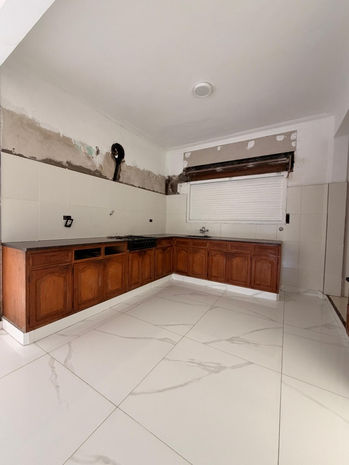 VENTA CHALET LOTE PROPIO AYOLAS al 4500