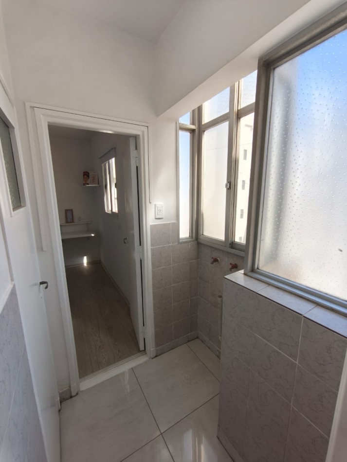 VENTA 3AMB CON DEPENDENCIA CENTRO EXCELENTE ESTADO 