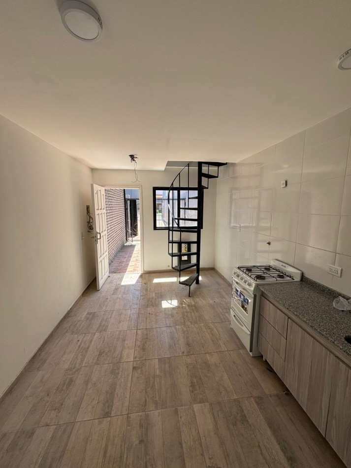 VENTA DUPLEX 2AMB Espacio guarda coche y Patio 