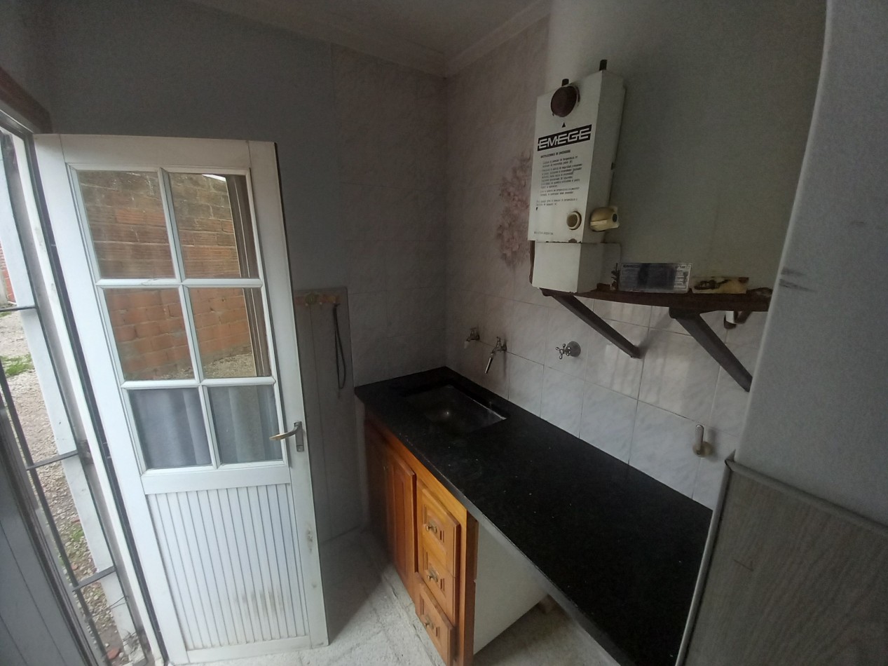 VENTA CASA 3AMB con GALPON PARQUE en LOTE PROPIO 