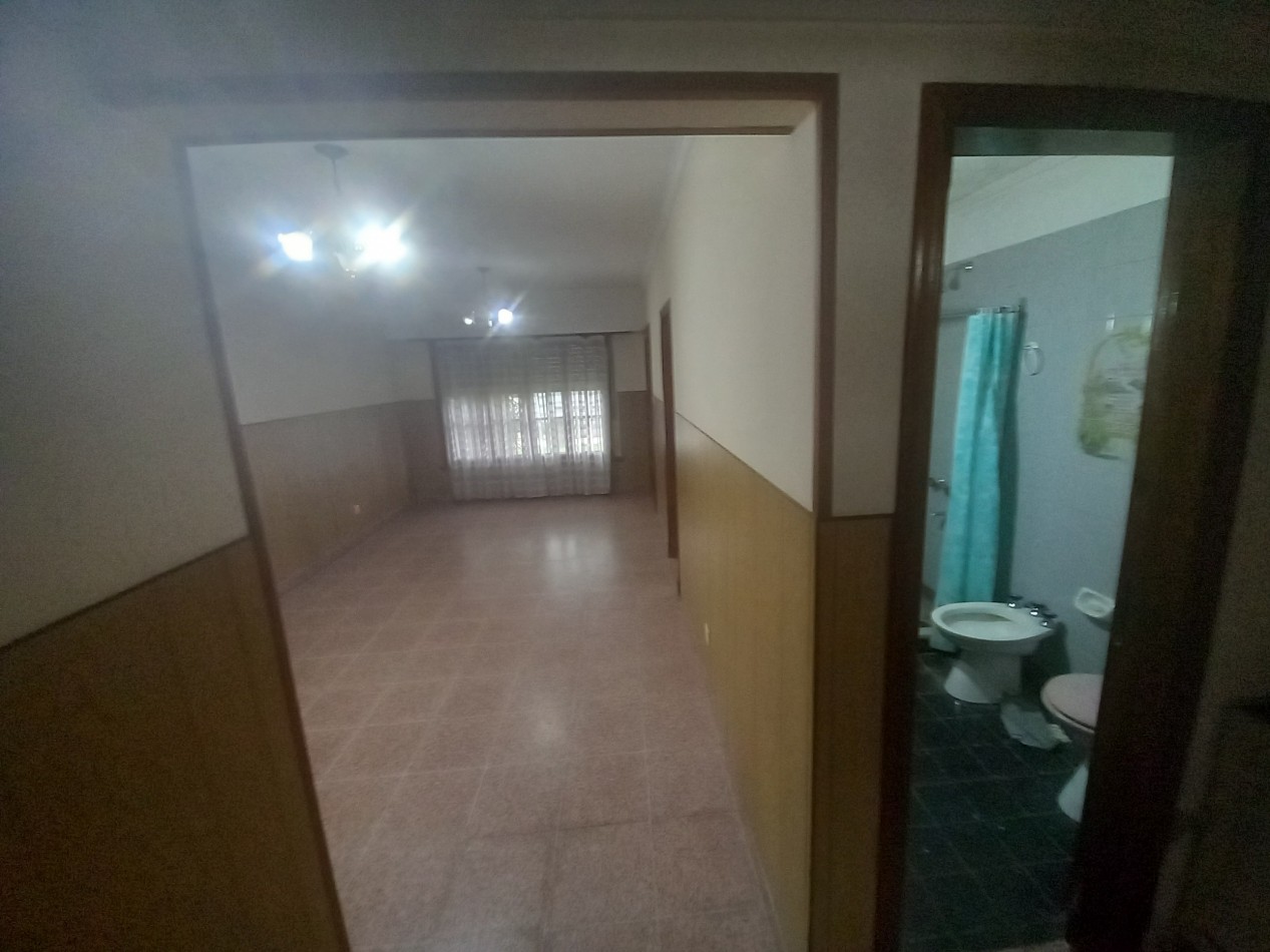 VENTA CASA 3AMB con GALPON PARQUE en LOTE PROPIO 