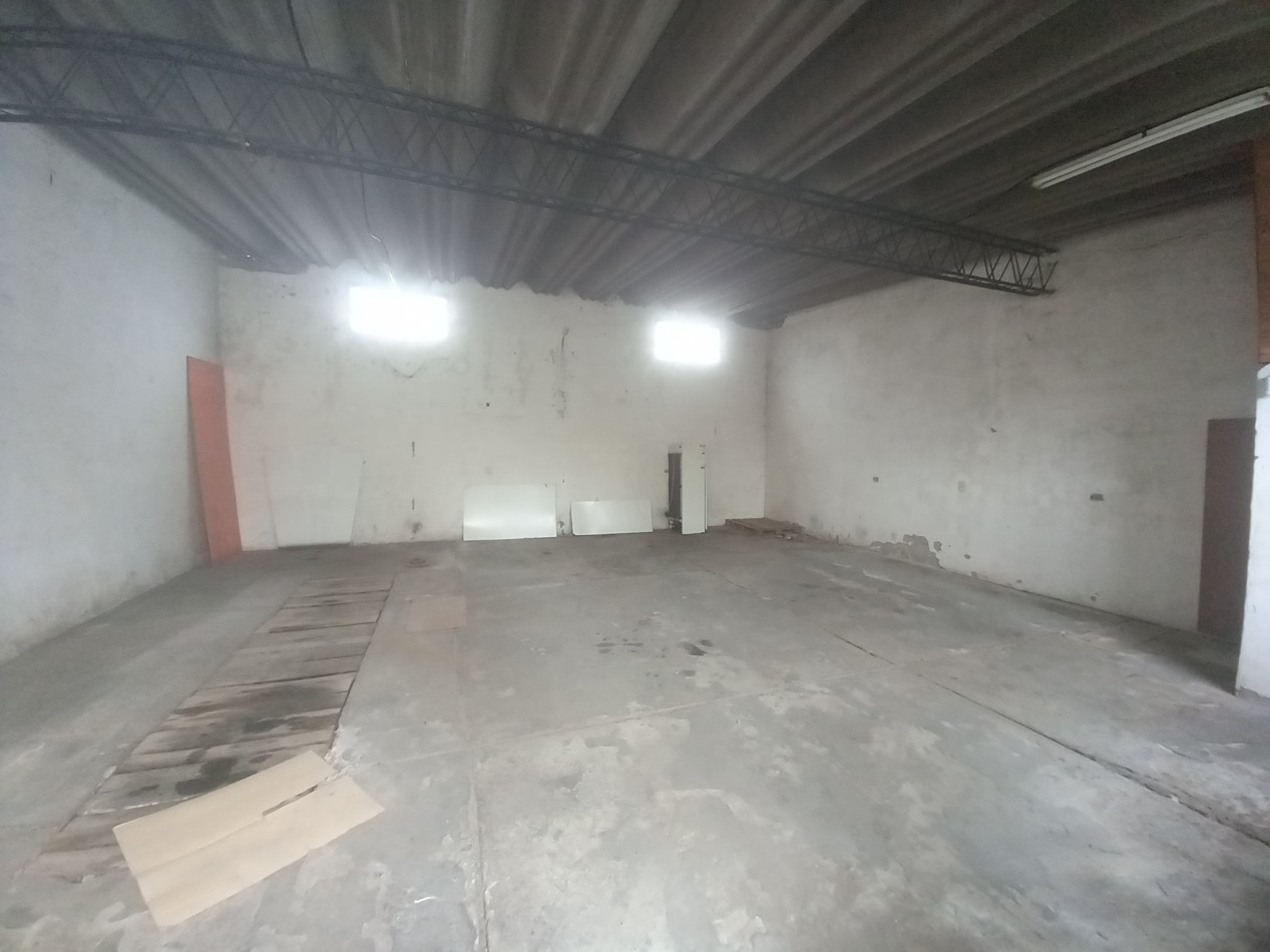 VENTA CASA 3AMB con GALPON PARQUE en LOTE PROPIO 