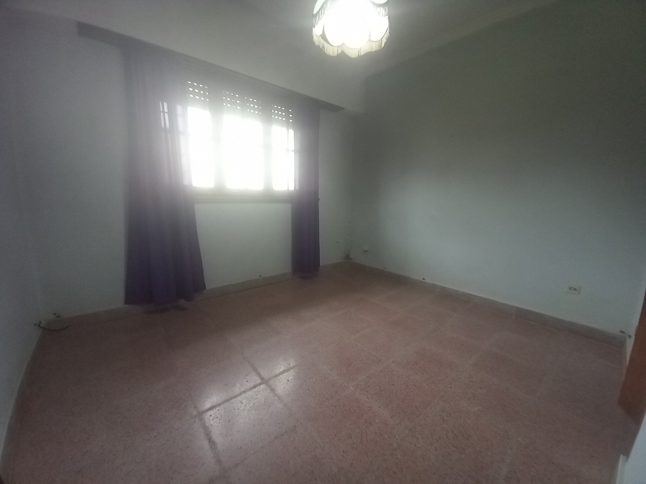 VENTA CASA 3AMB con GALPON PARQUE en LOTE PROPIO 