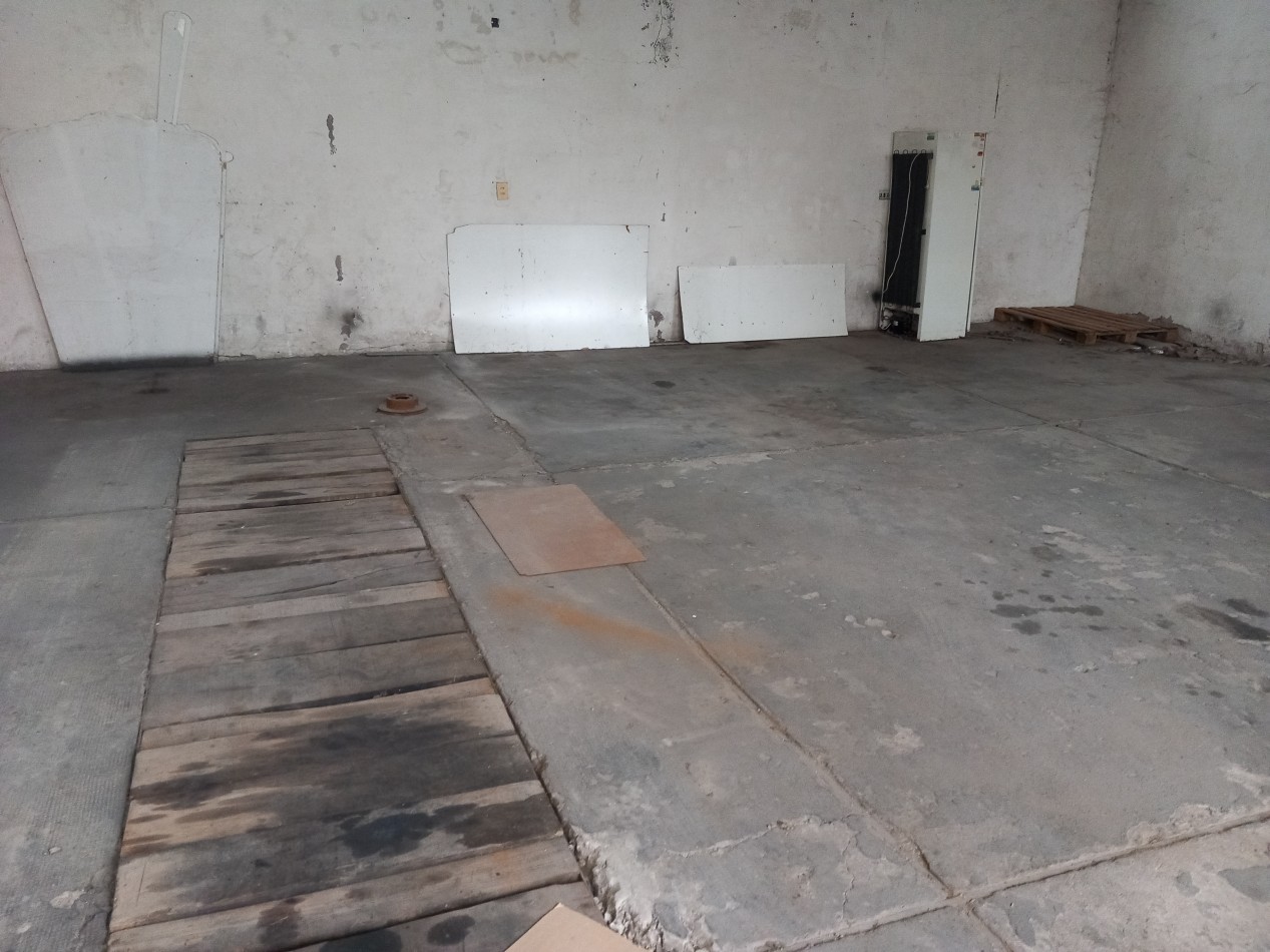 VENTA CASA 3AMB con GALPON PARQUE en LOTE PROPIO 