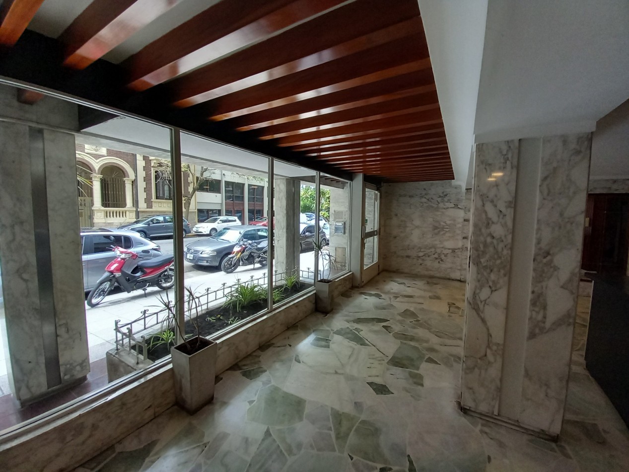 VENTA 1AMB AL FRENTE-BALCON-BAÑO RECICLADO-PISOS NUEVOS-GUEMES