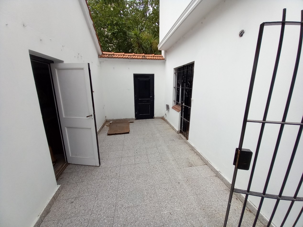 ALQUILER solo USO PROFESIONAL CASA 6AMB 3 BAÑOS COCHERA 