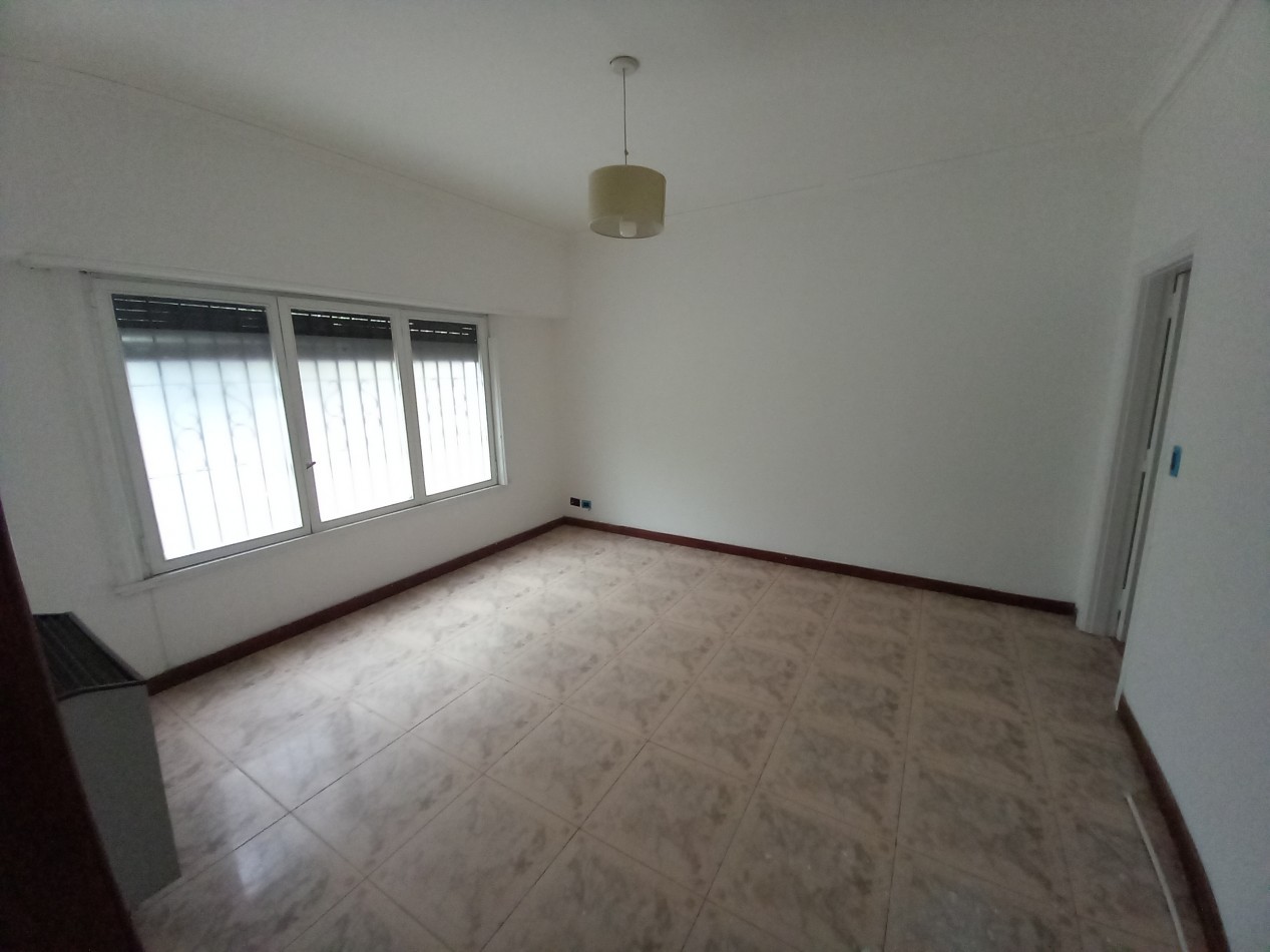 ALQUILER solo USO PROFESIONAL CASA 6AMB 3 BAÑOS COCHERA 