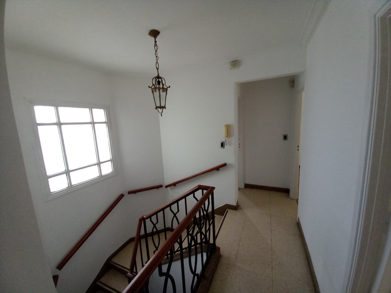 ALQUILER solo USO PROFESIONAL CASA 6AMB 3 BAÑOS COCHERA 