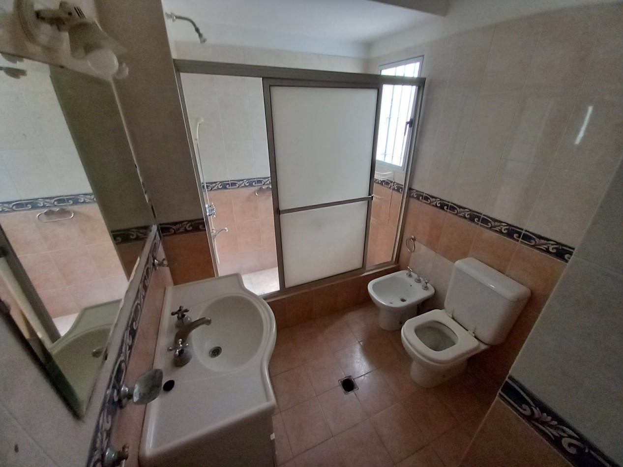 ALQUILER solo USO PROFESIONAL CASA 6AMB 3 BAÑOS COCHERA 