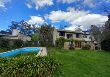 VENTA CASA EXCELENTE 4 AMB APTO CREDITO PILETA y PARQUE en BARRIO LOS TILOS.-CONSULTE